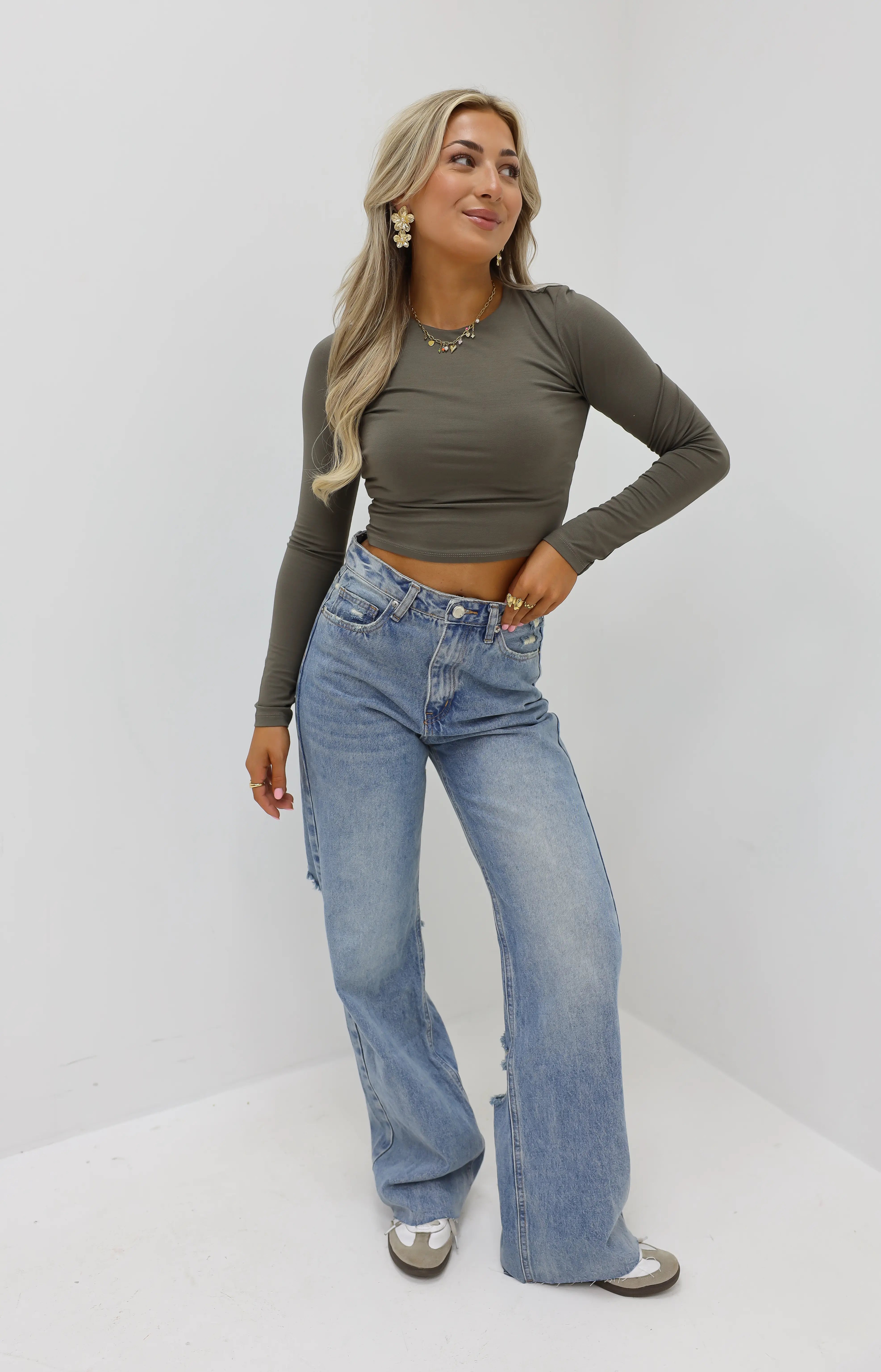 Wide Leg Jeans Torn Back Blue